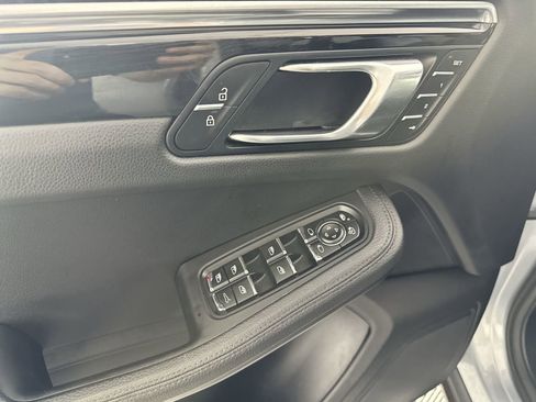 Used 2021 Porsche Macan AWD/4WD image 13