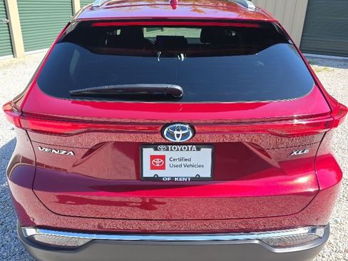Certified 2024 Toyota Venza XLE AWD/4WD image 6