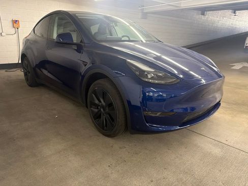 Used 2024 Tesla Model Y Long Range RWD image 4