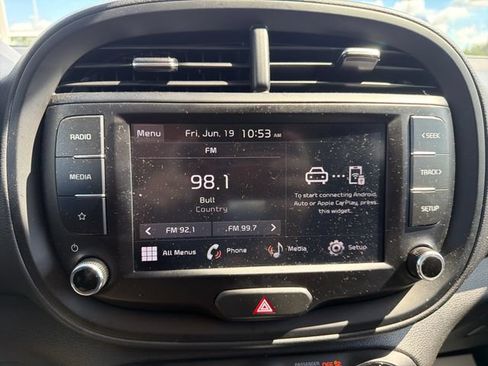 Used 2025 Kia Soul LX w/ LX Technology Package FWD image 19