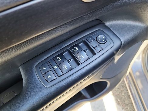 Used 2017 Jeep Grand Cherokee Altitude image 12