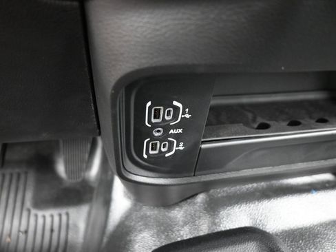 Used 2024 RAM 3500 Tradesman w/ Chrome Appearance Group image 27