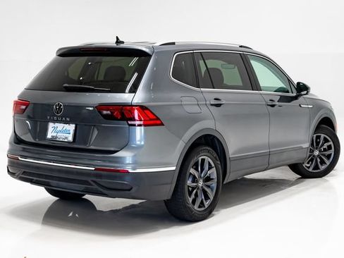 Used 2023 Volkswagen Tiguan SE w/ Panoramic Sunroof Package FWD image 33
