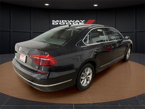 Used 2017 Volkswagen Passat 1.8T S image 4
