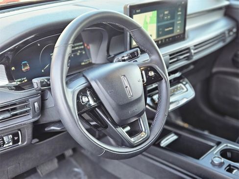 Used 2023 Lincoln Corsair AWD image 14