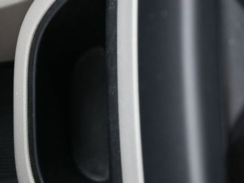 Used 2023 Chrysler Pacifica Touring-L FWD image 17