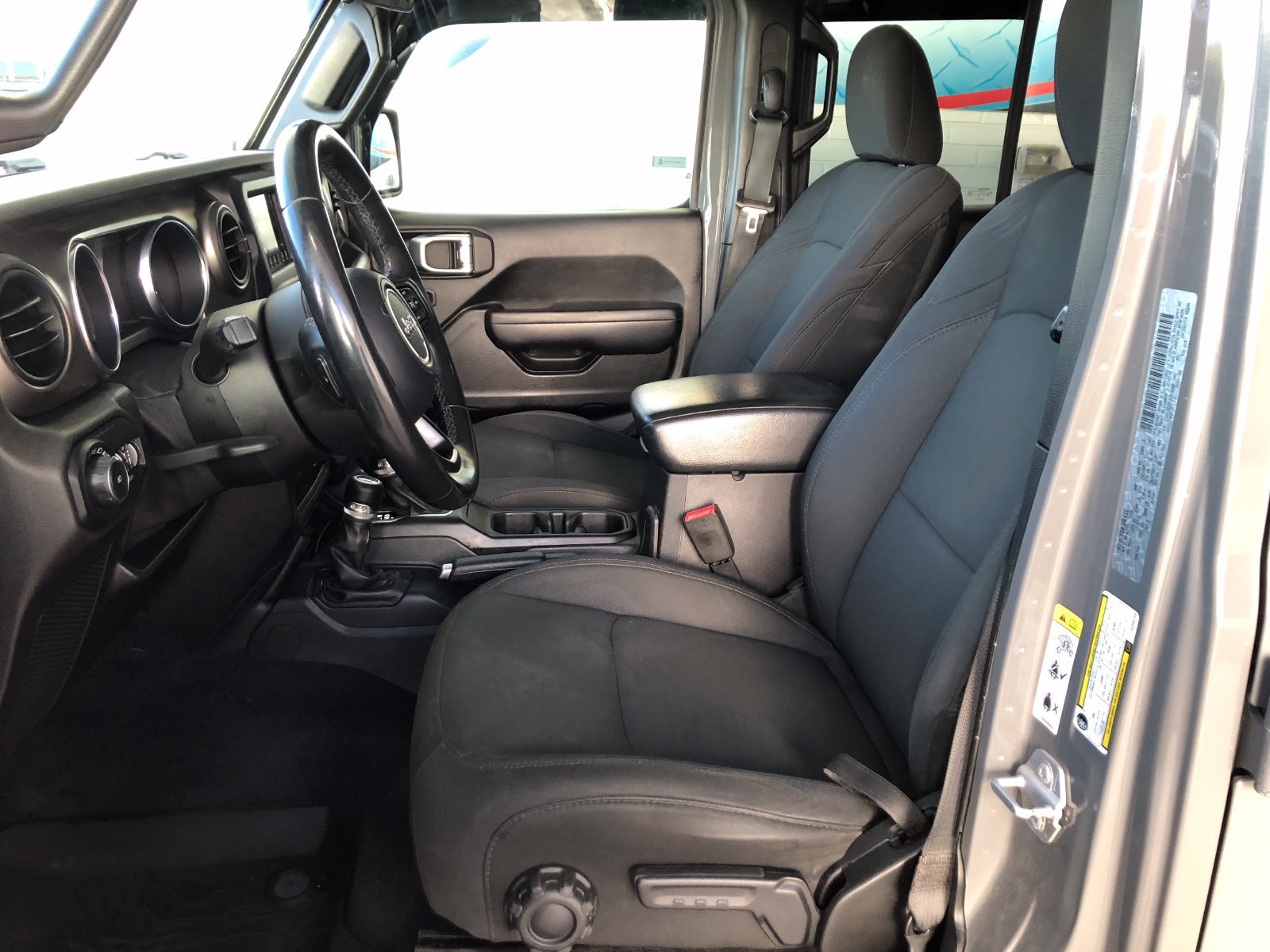 Used 2018 Jeep Wrangler Unlimited Sport S AWD/4WD image 16