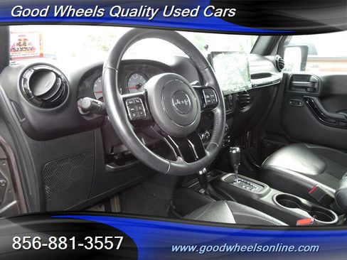 Used 2017 Jeep Wrangler Unlimited Sahara AWD/4WD image 11