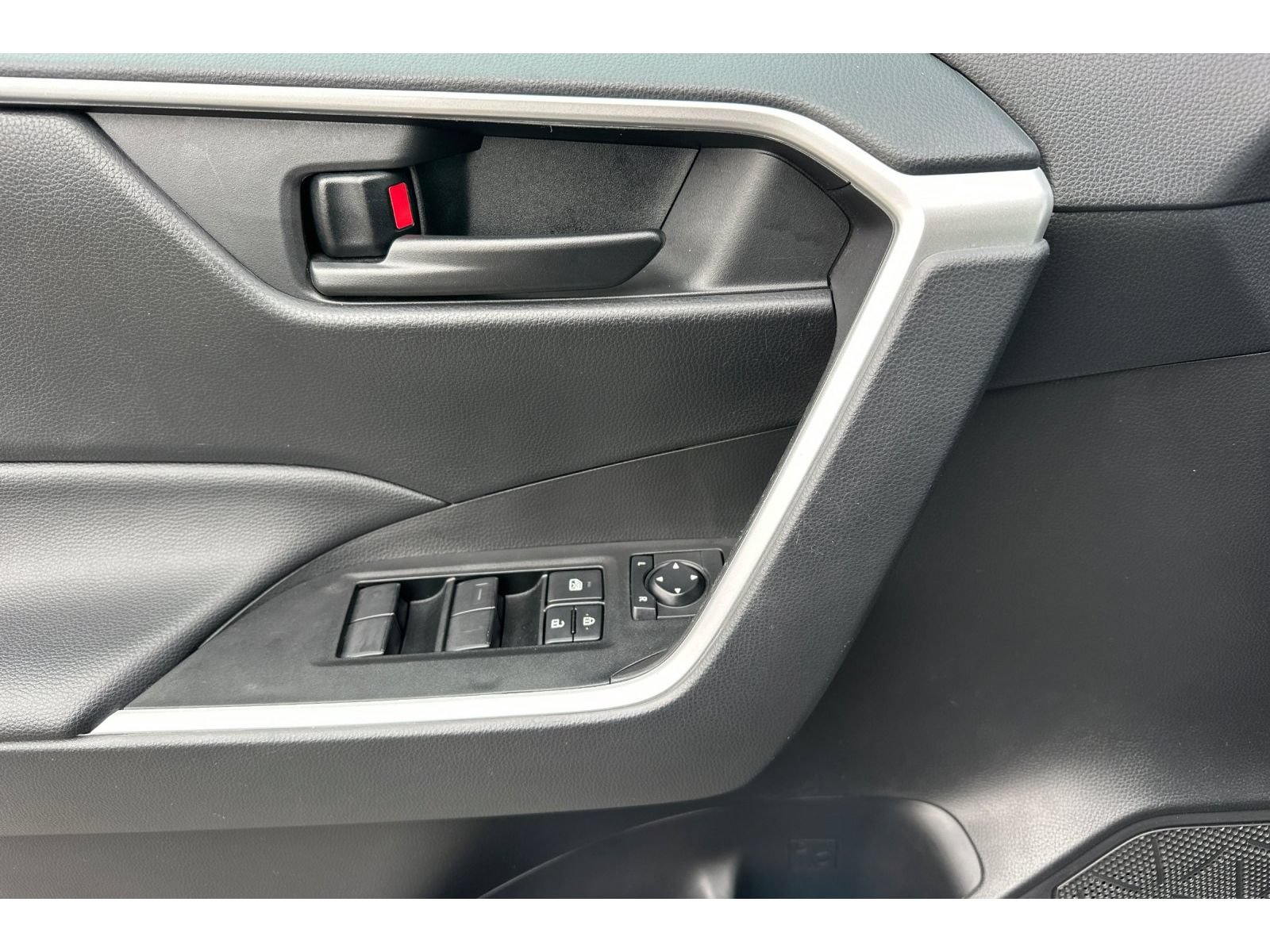 Certified 2025 Toyota RAV4 LE AWD/4WD image 11