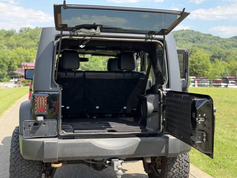 Used 2014 Jeep Wrangler Unlimited Rubicon w/ Dual Top Group AWD/4WD image 12