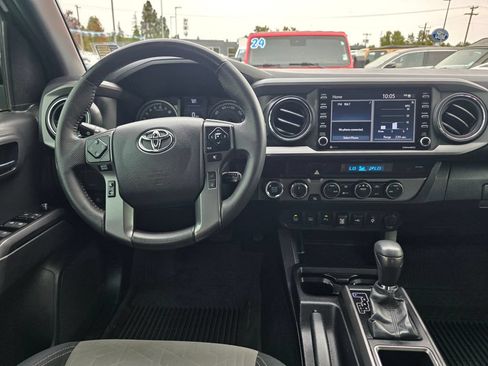 Used 2023 Toyota Tacoma TRD Off-Road w/ Technology Package AWD/4WD image 11