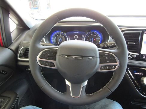 New 2027 Chrysler Pacifica Select AWD/4WD image 26