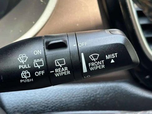 Used 2018 Chrysler Pacifica Touring-L image 56