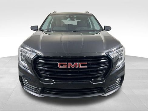 Used 2023 GMC Terrain SLE w/ Driver Convenience Package FWD image 9