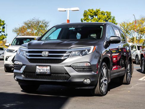 Used 2017 Honda Pilot Touring image 3