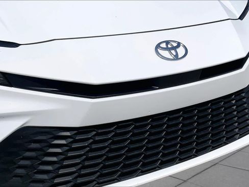 Used 2025 Toyota Camry SE FWD image 31