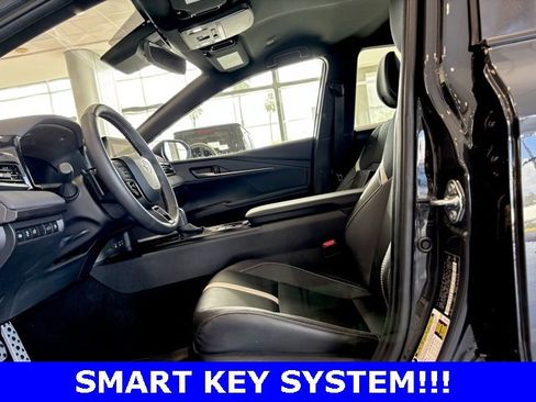 Used 2025 Toyota Camry SE image 2