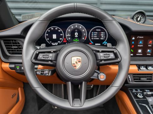 Certified 2025 Porsche 911 Carrera GTS RWD image 23