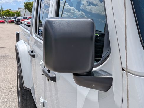 Used 2023 Jeep Gladiator Overland AWD/4WD image 12