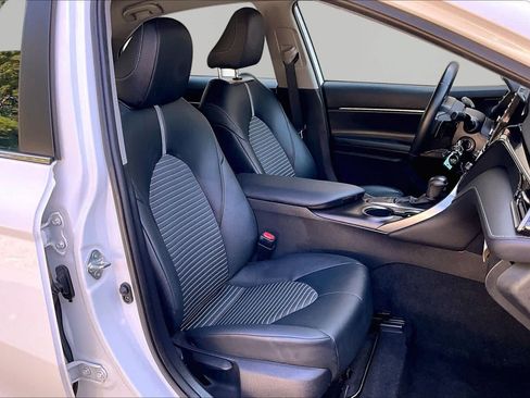 Certified 2022 Toyota Camry SE FWD image 9