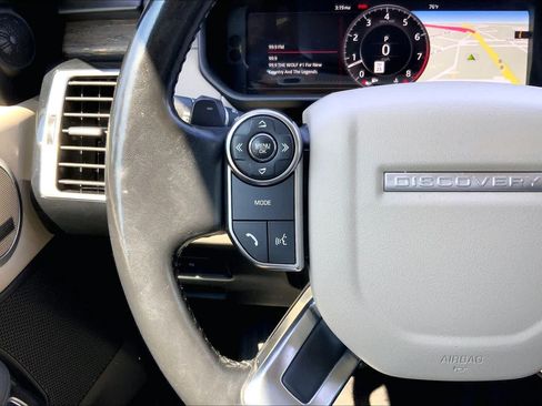 Used 2018 Land Rover Discovery HSE AWD/4WD image 24