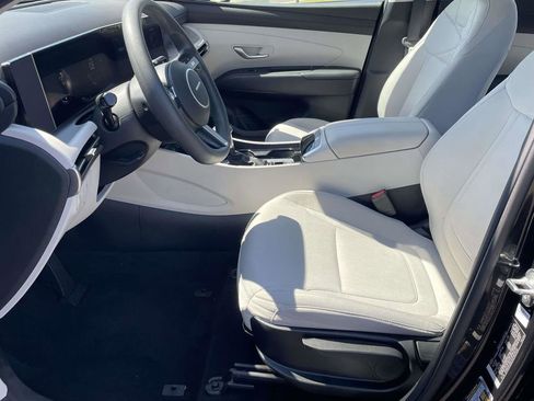 Certified 2025 Hyundai Tucson SE FWD image 12