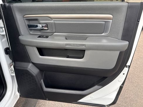 Used 2016 RAM 2500 SLT image 31