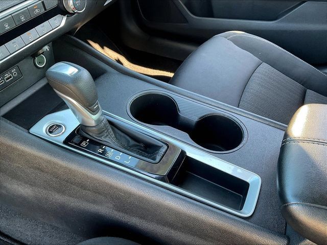 Used 2025 Nissan Altima 2.5 SV FWD image 19