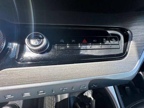 Used 2025 Ford Expedition Platinum AWD/4WD image 36