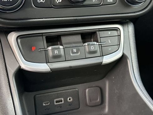 Used 2022 GMC Terrain SLE w/ Driver Convenience Package FWD image 26