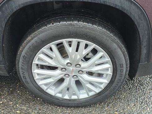 Used 2024 GMC Acadia Elevation image 9