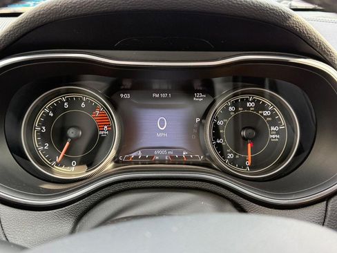 Used 2022 Jeep Cherokee Limited AWD/4WD image 22