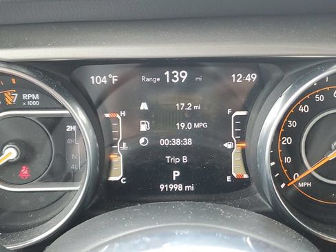 Used 2018 Jeep Wrangler Unlimited Sahara w/ Uconnect 4C Nav & Sound Group AWD/4WD image 23