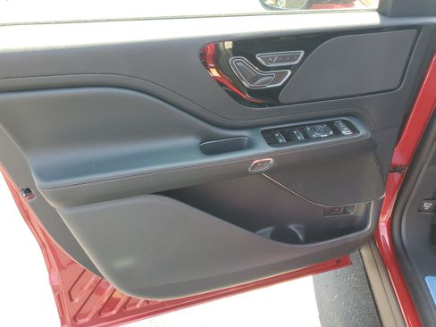 New 2026 Lincoln Aviator AWD image 8