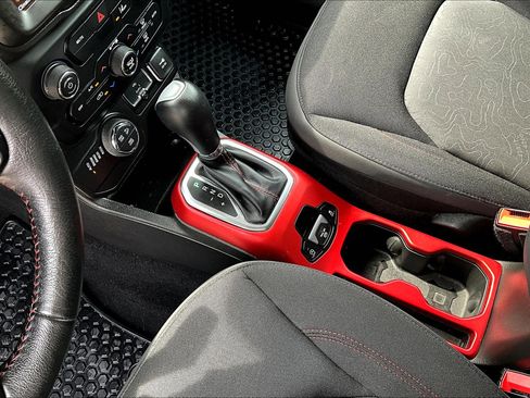 Used 2022 Jeep Renegade Trailhawk image 15