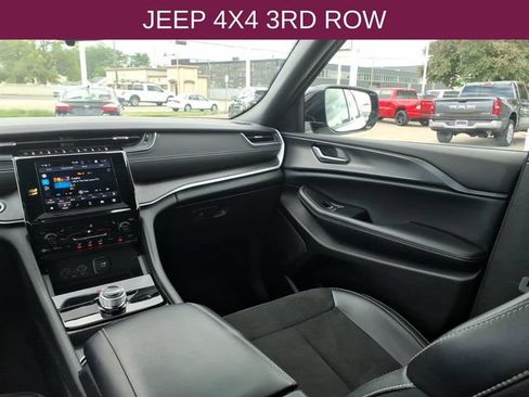 Used 2024 Jeep Grand Cherokee L Altitude AWD/4WD image 13
