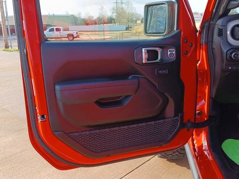 Used 2025 Jeep Wrangler Willys image 22