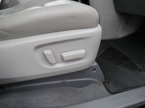 Used 2019 Toyota Sienna XLE FWD image 62