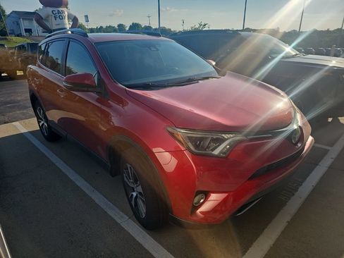 Used 2017 Toyota RAV4 XLE AWD/4WD image 3