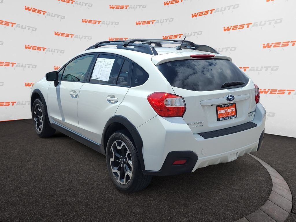 Used 2017 Subaru Crosstrek 2.0i Premium w/ Moonroof Package AWD/4WD image 3