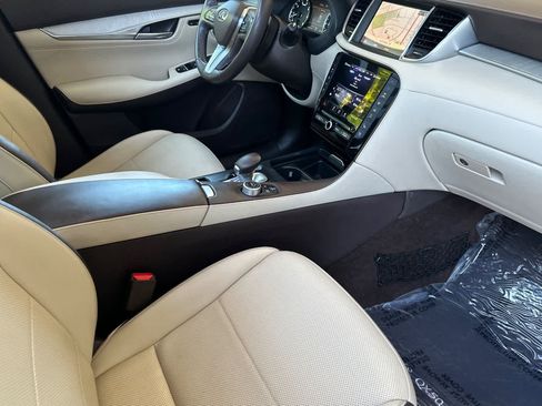 Used 2019 INFINITI QX50 Essential w/ Sensory Package AWD/4WD image 17