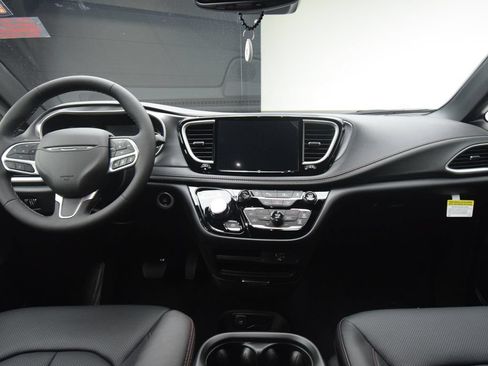 New 2027 Chrysler Pacifica Select AWD/4WD image 37
