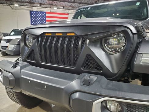 Used 2020 Jeep Gladiator Overland w/ LED Lighting Group AWD/4WD image 50
