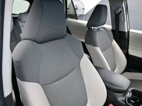 Used 2025 Toyota RAV4 XLE w/ Convenience Package FWD image 40