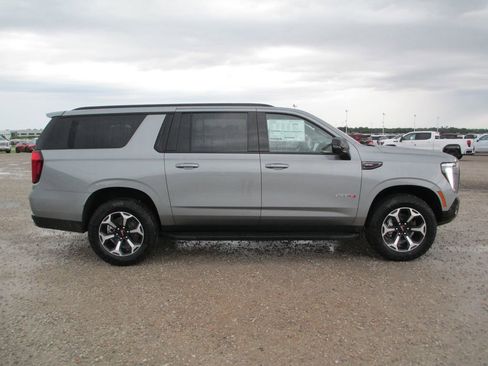 New 2026 GMC Yukon XL AT4 AWD/4WD image 3