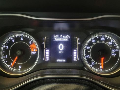 Used 2021 Jeep Cherokee Latitude FWD image 23