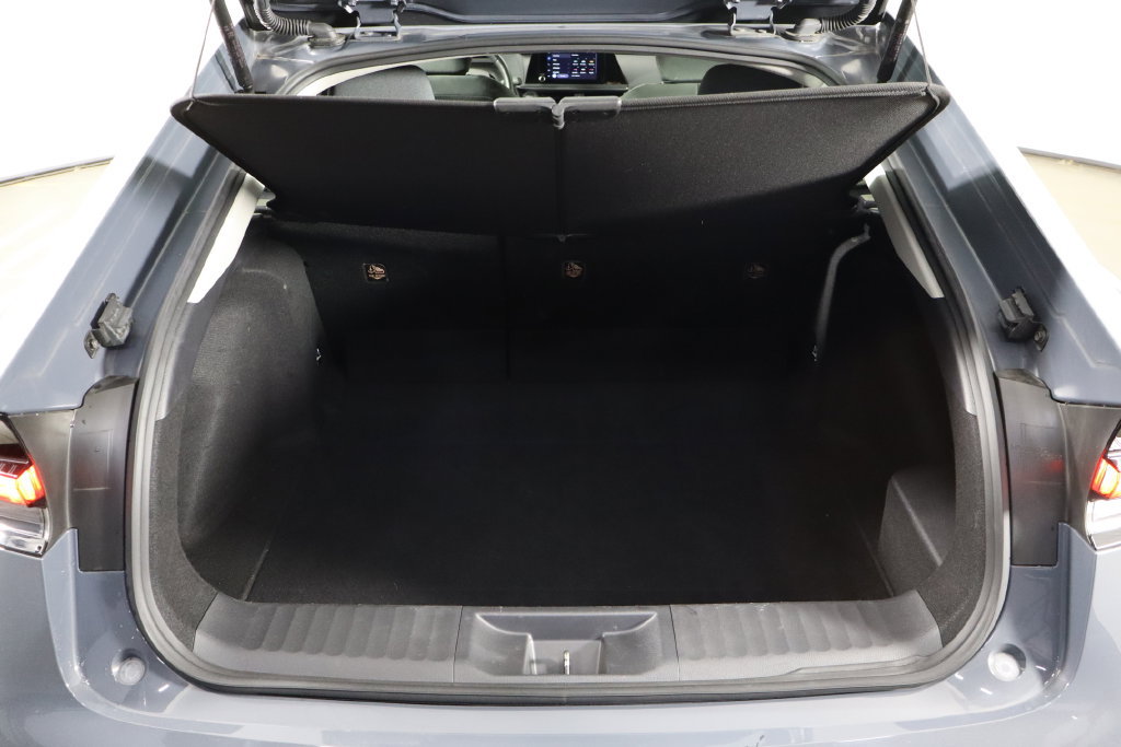 Used 2025 Toyota Prius LE FWD image 17
