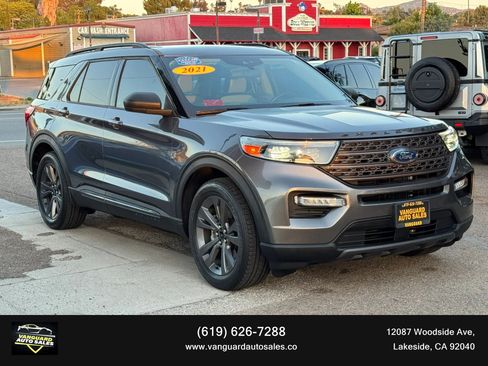 Used 2021 Ford Explorer XLT w/ Equipment Group 202A RWD image 1