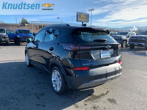 Used 2023 Chevrolet Bolt EUV LT w/ Comfort Package image 5