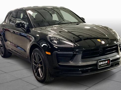 Used 2023 Porsche Macan Turbo image 2